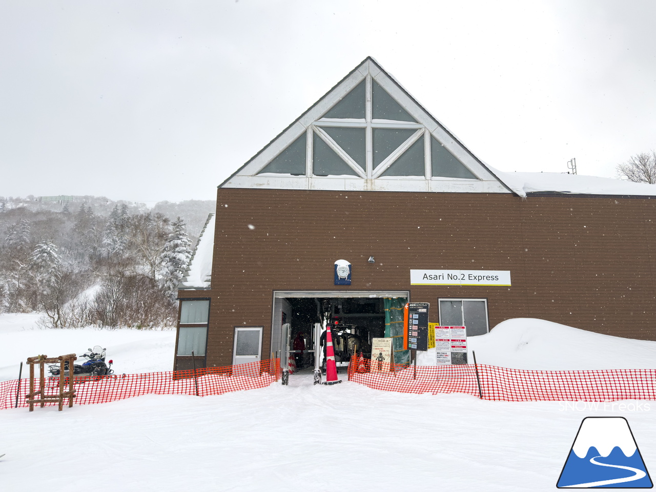 キロロリゾート｜遅ればせながら…。積雪200cmのキロロで、2025～2026 SNOW Freaks『初滑り』。今シーズンもどうぞよろしくお願いいたします！